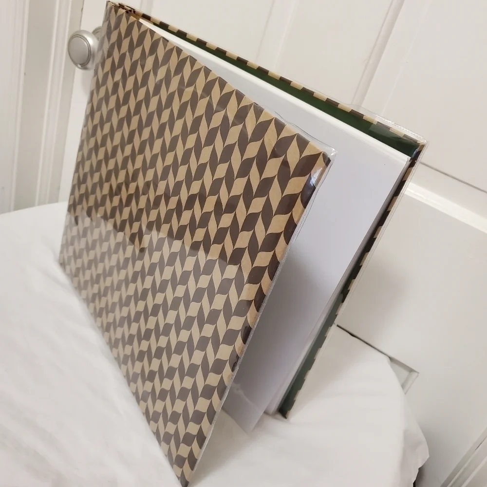 Recollections brown & White 12x12 Scrapbook